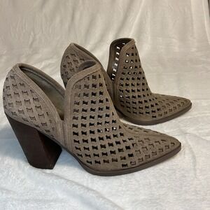 Vince Camuto CAMARIE Perforated Taupe Leather Pointed Ankle Bootie‎ Sz 7.5 M 38